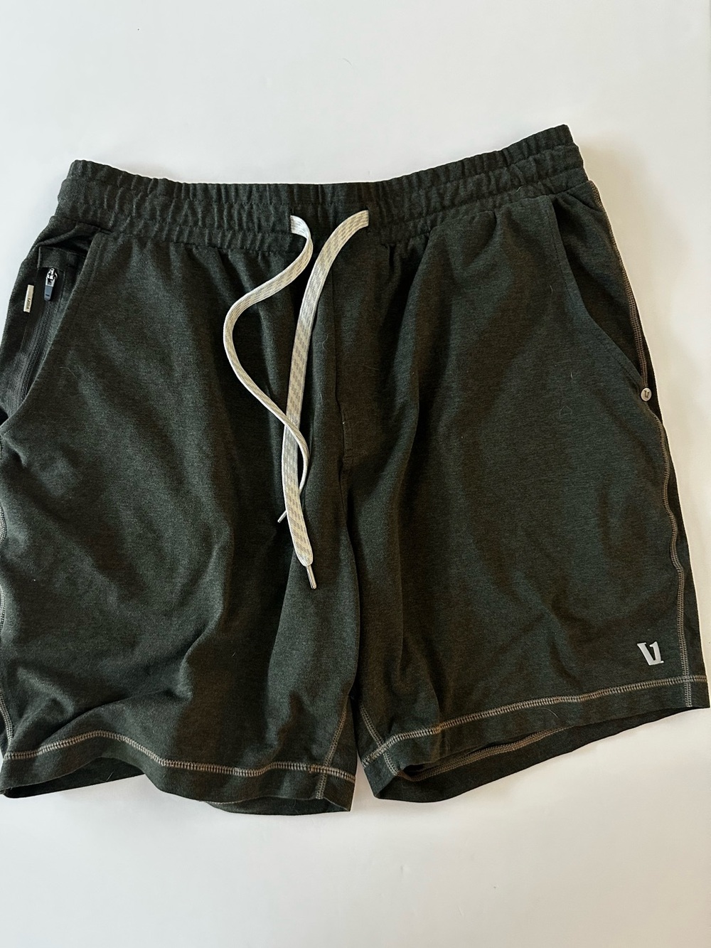 Vuori Men's Ponto Performance Shorts DreamKnit Fabric Size Medium Dark Green